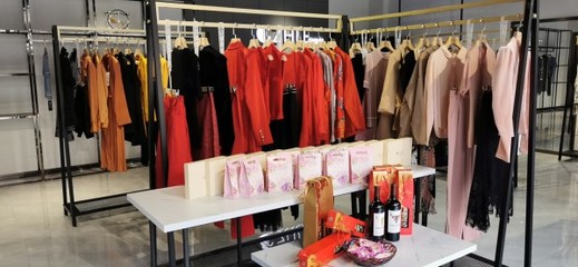 彩知麗女裝安慶新店盛大開業，璀璨金品點亮時尚之旅